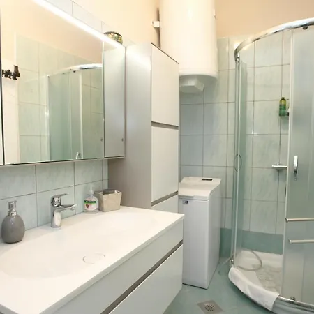 Apartment Pristine One-bedroom In Ired Piran