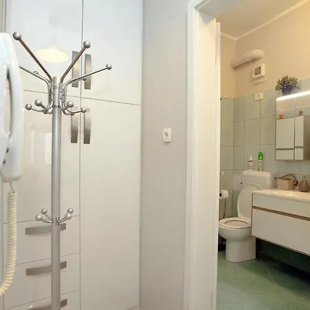 Pristine One-bedroom In Ired *