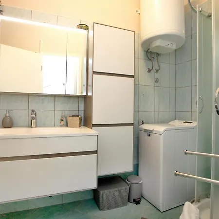 Pristine One-bedroom In Ired *