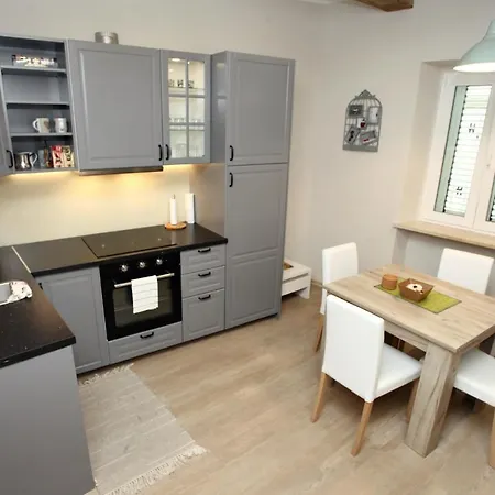 Pristine One-bedroom In Ired